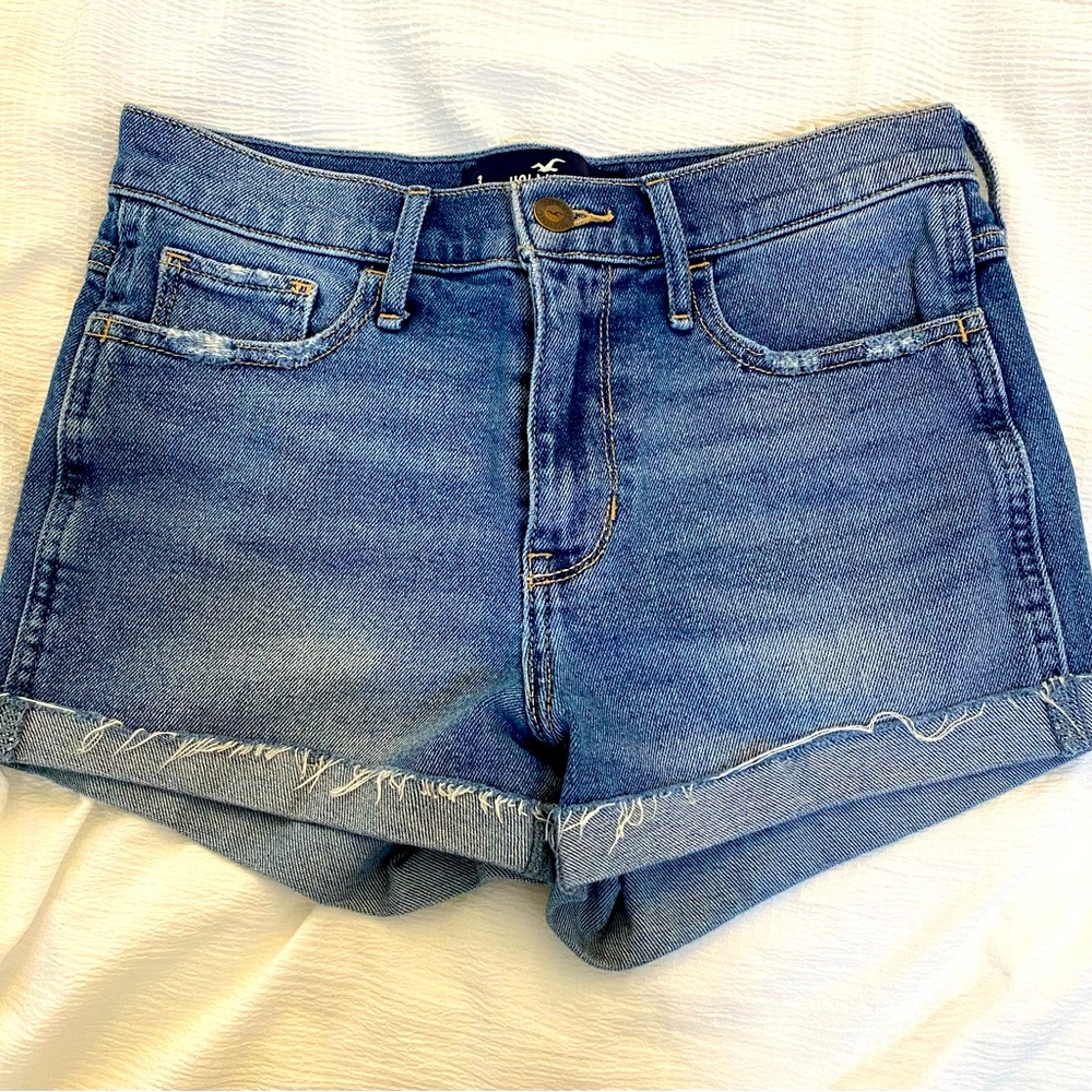 🔥2 for $5🔥Hollister Women’s Distressed Denim Shorts Size: 26